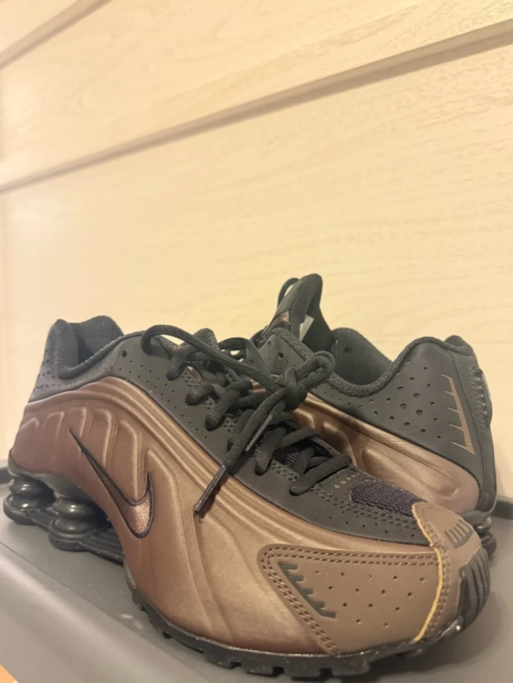 Nike Shox R4 Off Noir & Ironstone W 7.5 - Picture 3 of 5